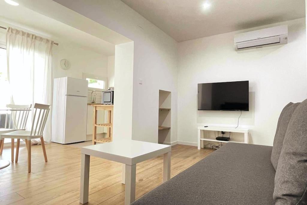 Cozy & Elegant Appartement Нарбон Екстериор снимка